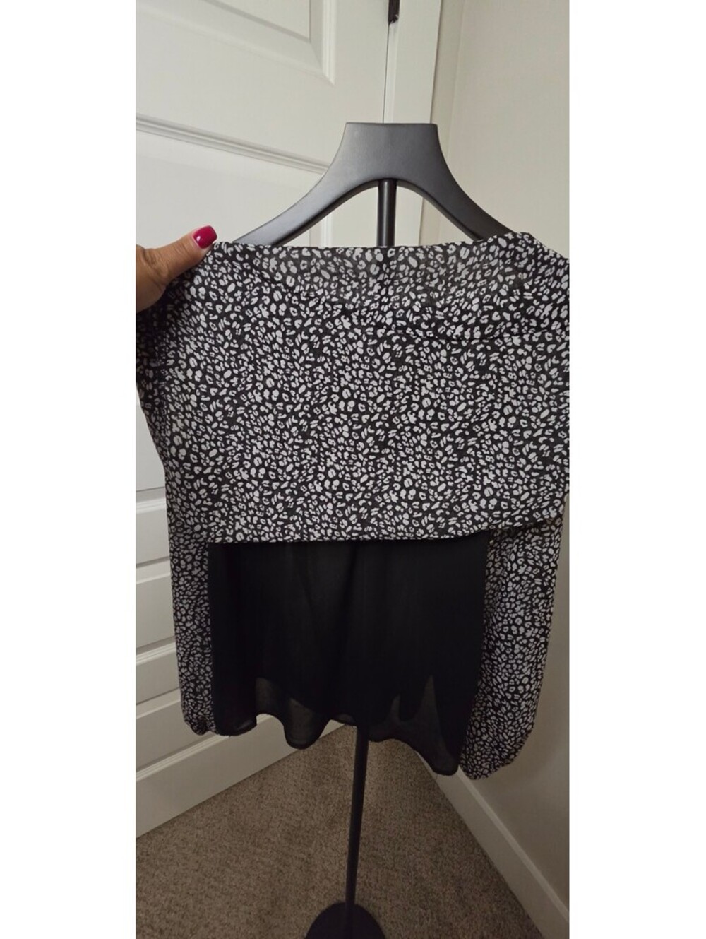 Women's Black and White Long Sleeve Blouse, Size M - Picture 10 of 11